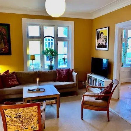 Big 10 Min Walk From Citycenter-swimmingpool Villa
