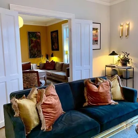 Big 10 Min Walk From Citycenter-swimmingpool Villa *