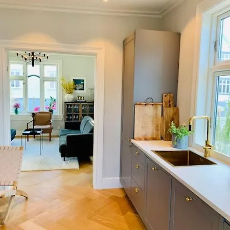 Big 10 Min Walk From Citycenter-swimmingpool Villa Stavanger