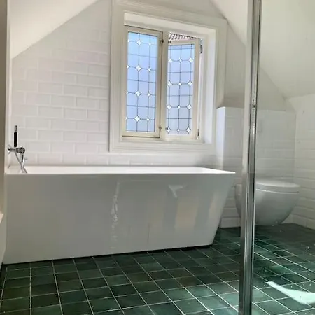Big 10 Min Walk From Citycenter-swimmingpool Villa